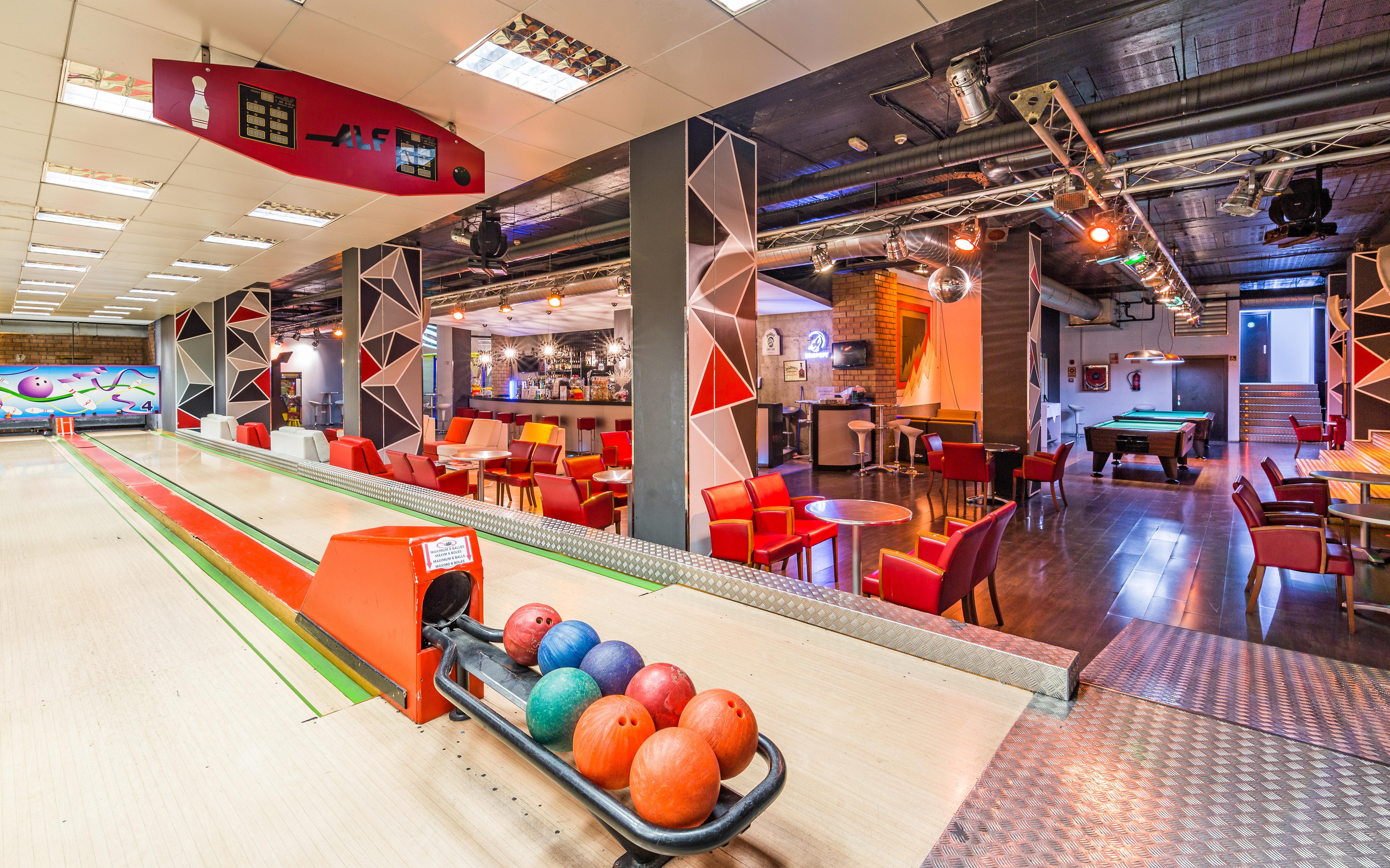 Hotel Princesa Parc Excellence Arinsal Εξωτερικό φωτογραφία Bowling at the student union