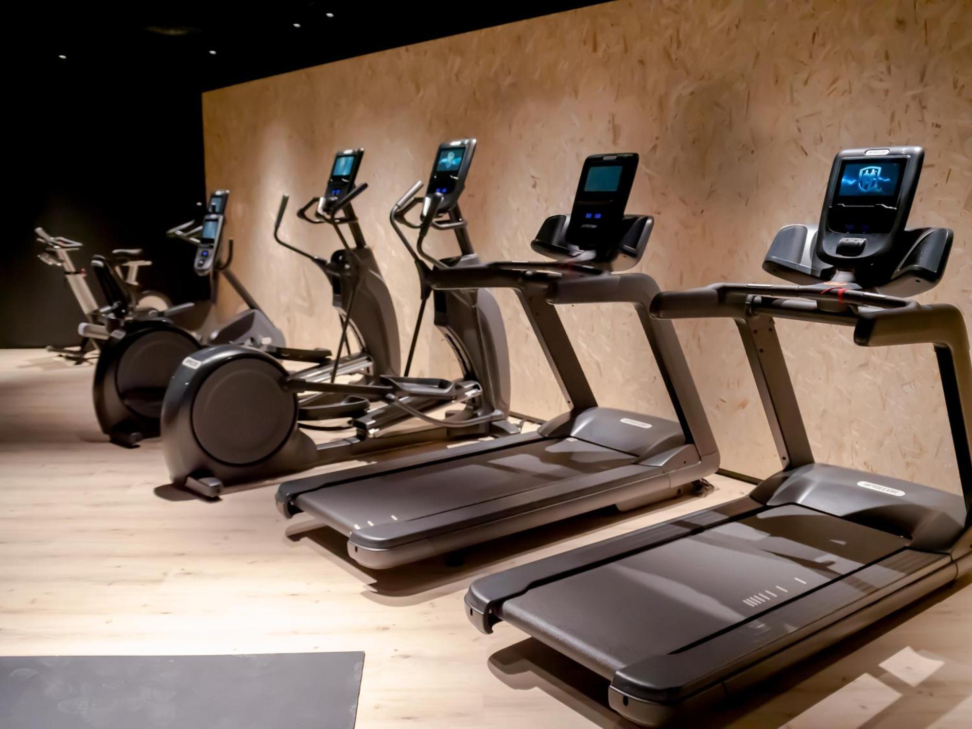 Hotel Princesa Parc Excellence Arinsal Εξωτερικό φωτογραφία A selection of cardio machines