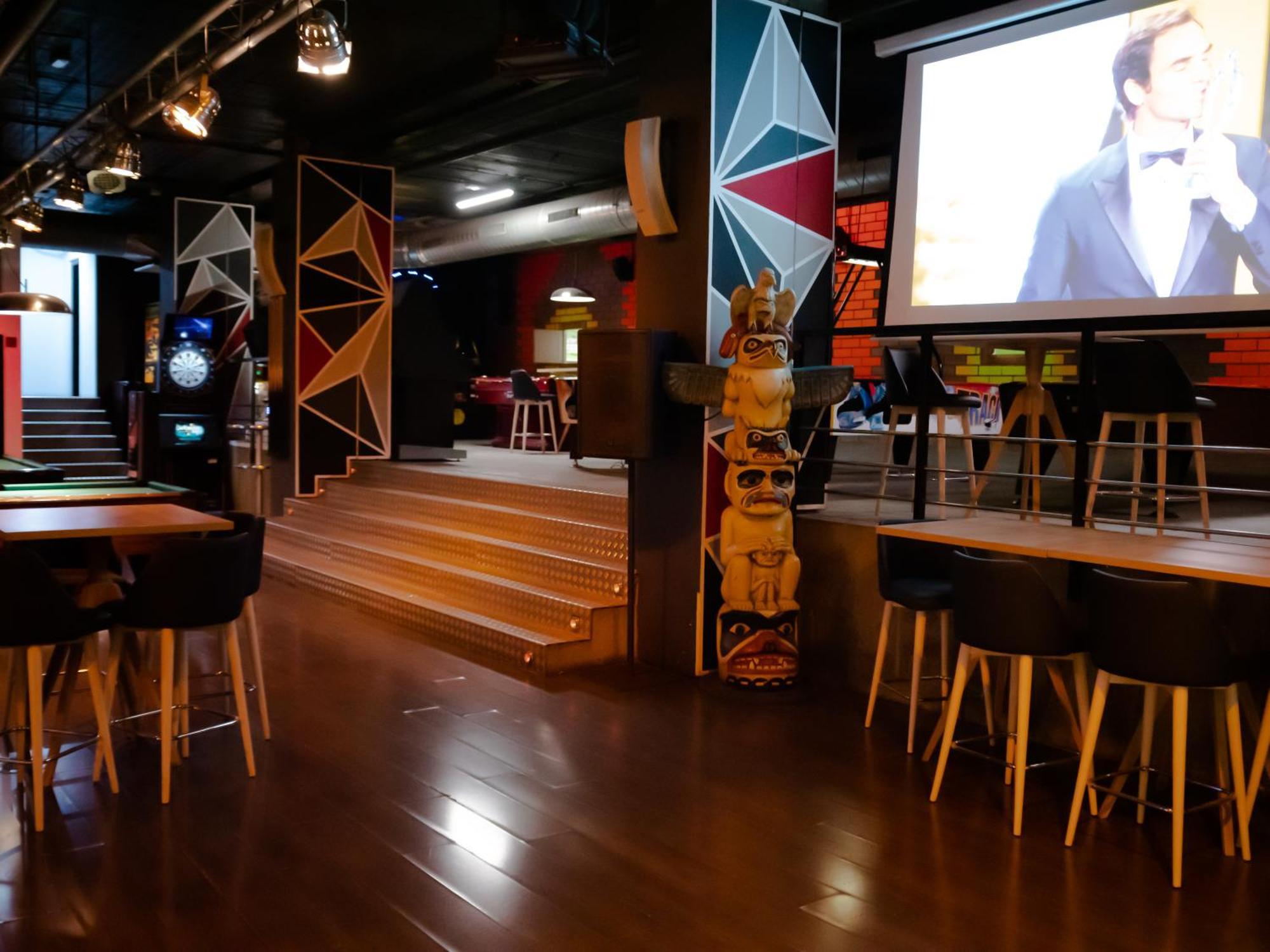 Hotel Princesa Parc Excellence Arinsal Εξωτερικό φωτογραφία The interior of a typical karaoke box